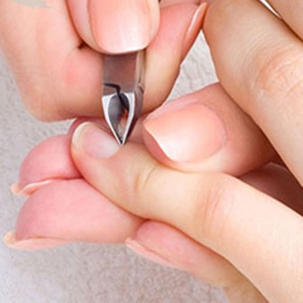 Cắt da, Dưỡng móng (Manicure/Pedicure)