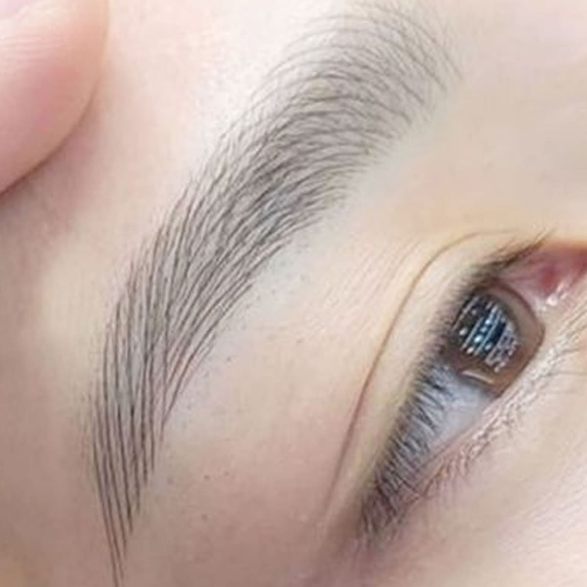 Chân mày điêu khắc phẩy sợi