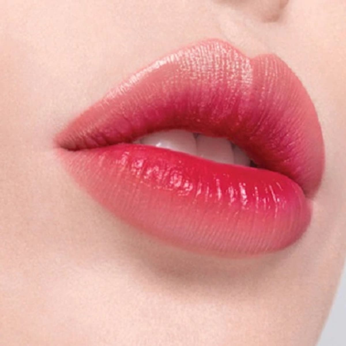 Phun Môi Collagen
