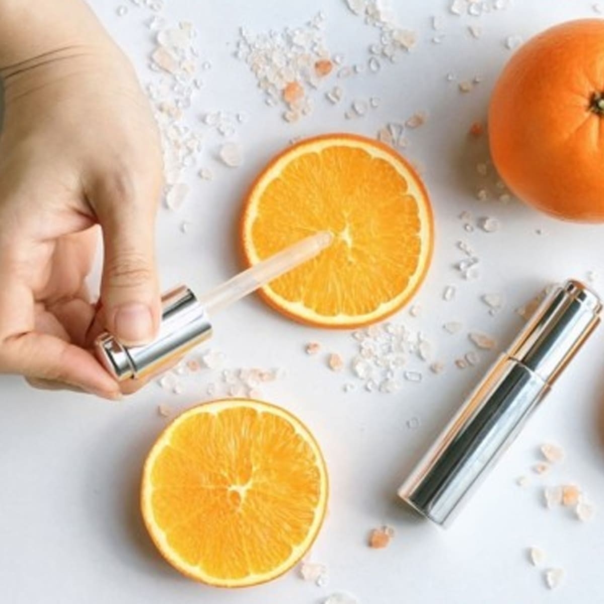 Tặng voucher dịch vụ liệu trình làm hồng môi bằng vitamin C