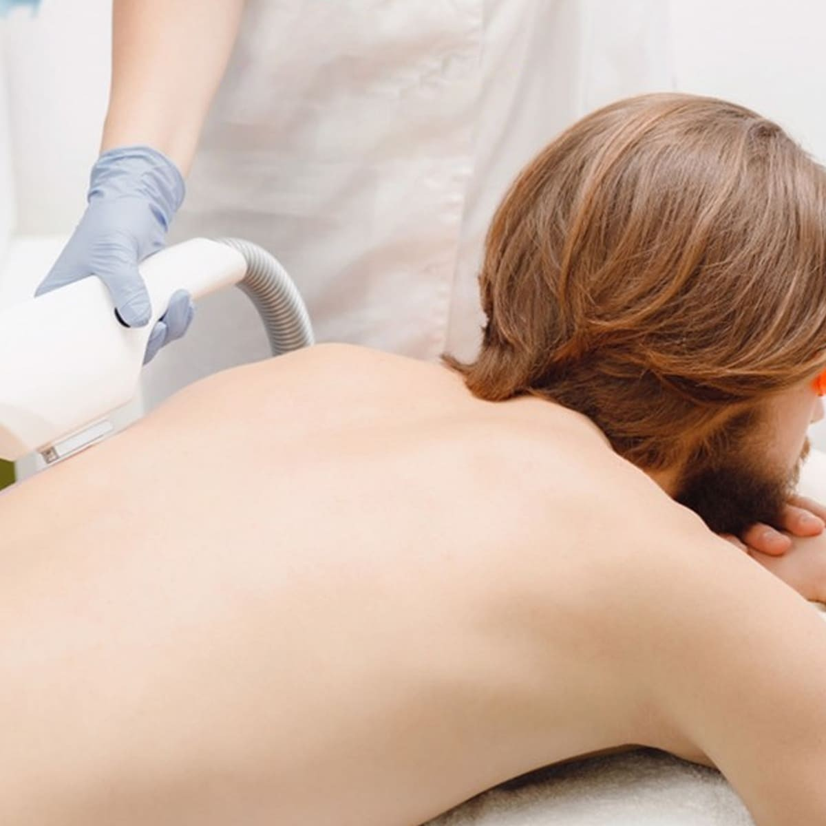 Triệt lông lưng bằng phương pháp Waxing