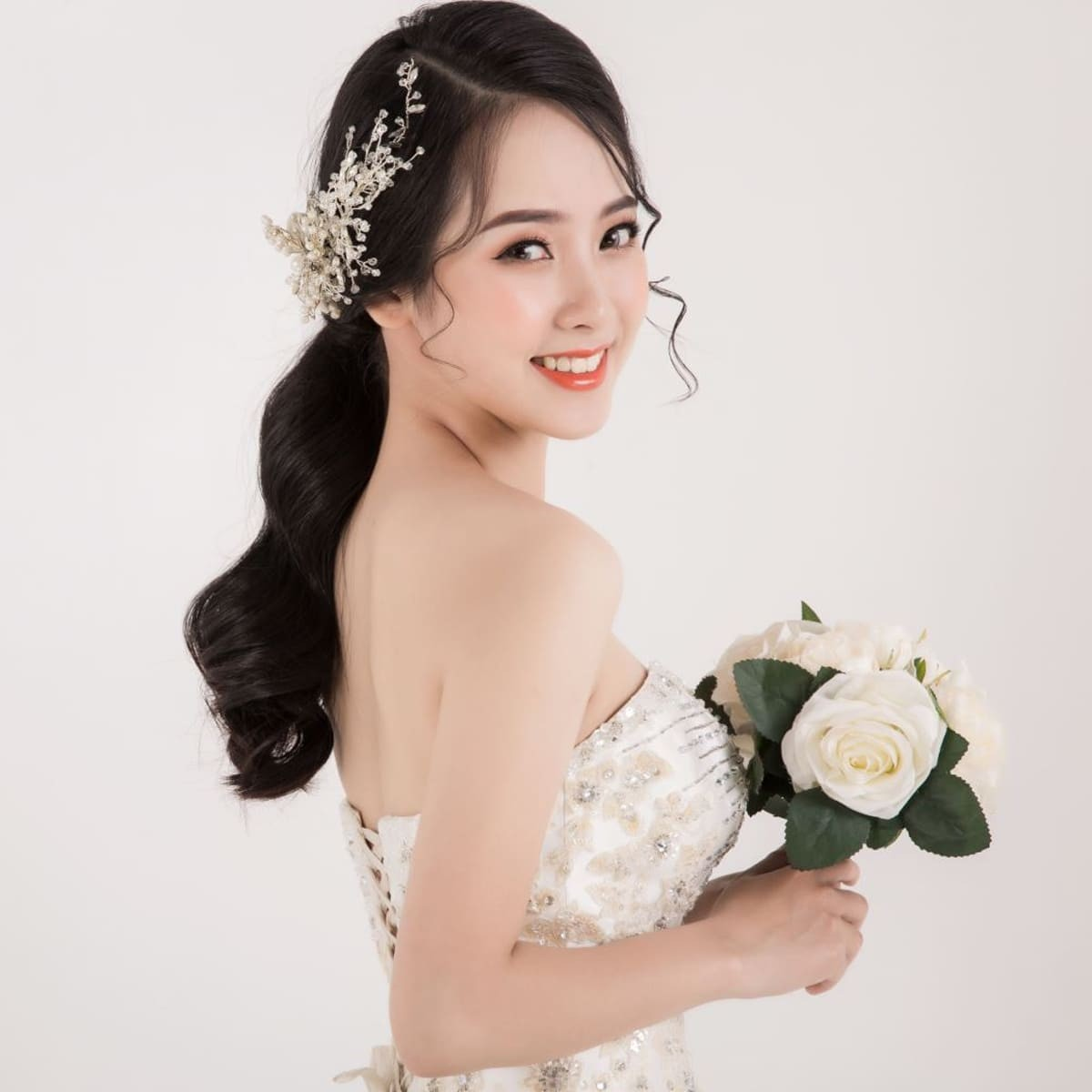 Trang điểm trang điểm cô dâu đi tỉnh