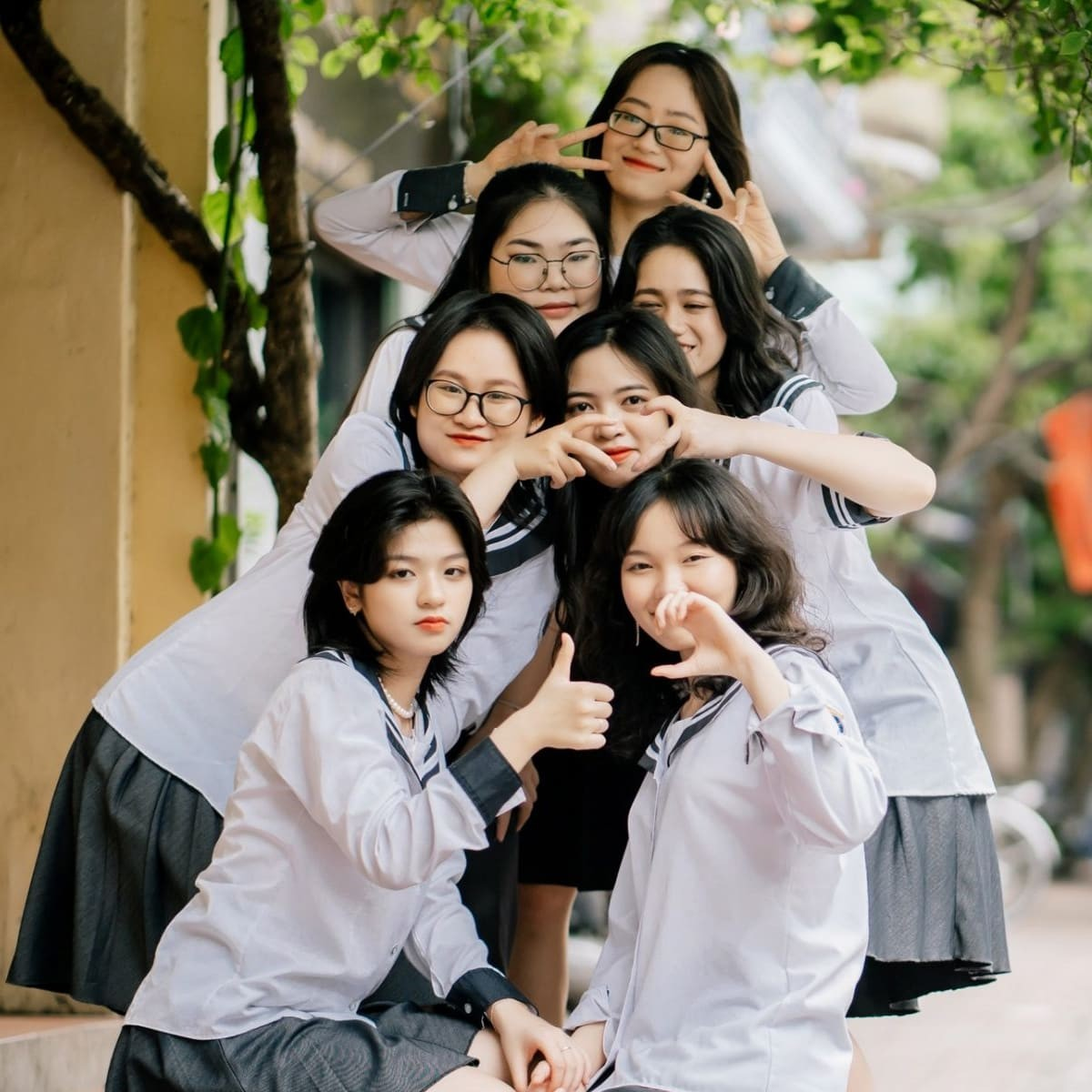 Make - up kỷ yếu