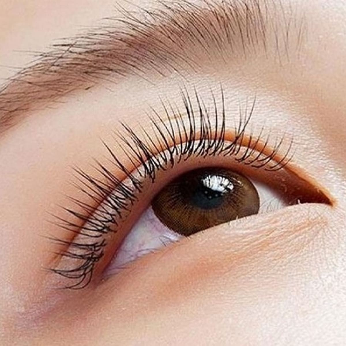 Uốn Mi Truyền Thống